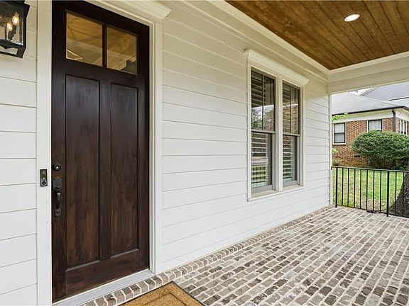 5th image of 2041 Lee Rd SE