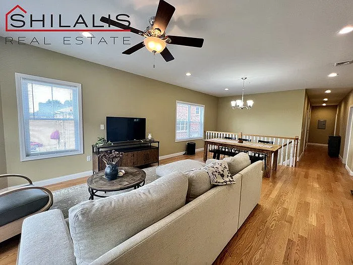 3 bed, 3.0 bath, 2100 sqft, $3,800 — Photo 3