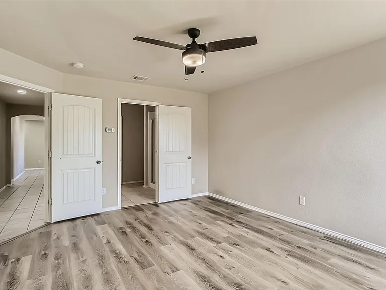 503 Hawthorn Dr — Photo 7