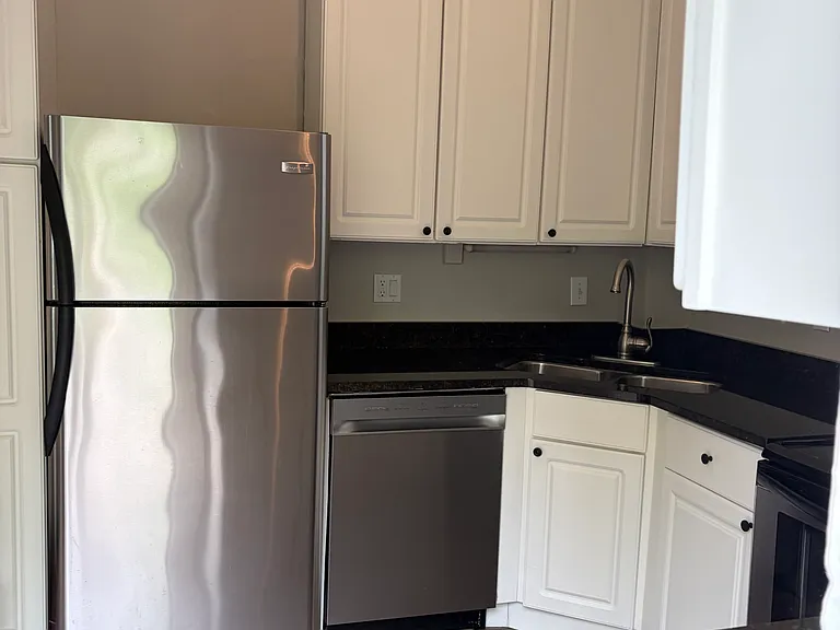 420 Tusculum Ave #2 — Photo 3