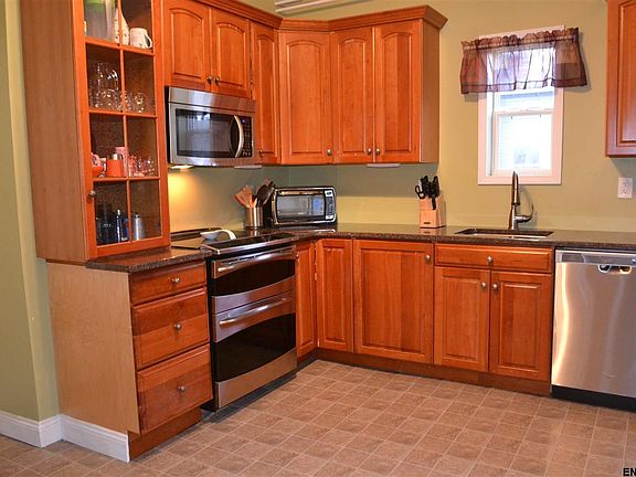 3rd image of 33 Prospect St