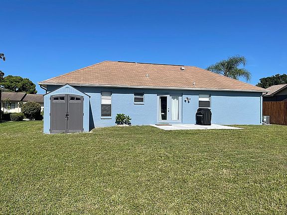 3rd image of 1310 Persimmon Dr