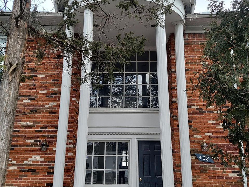 1st image of 408 Fox Hills Dr S #6