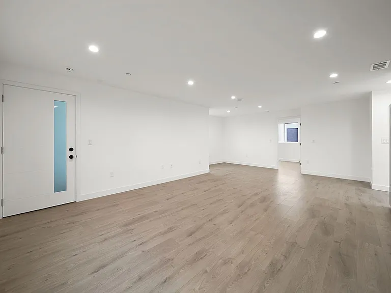 171 S Hoover St — Photo 34