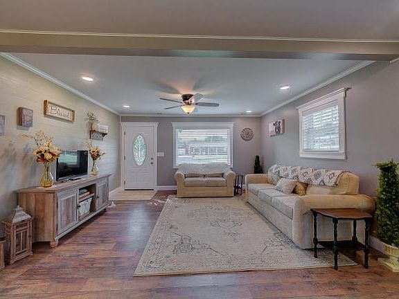 5th image of 2804 Windwood Dr
