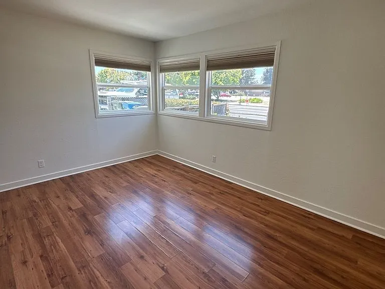 209 E Laurel Dr — Photo 10