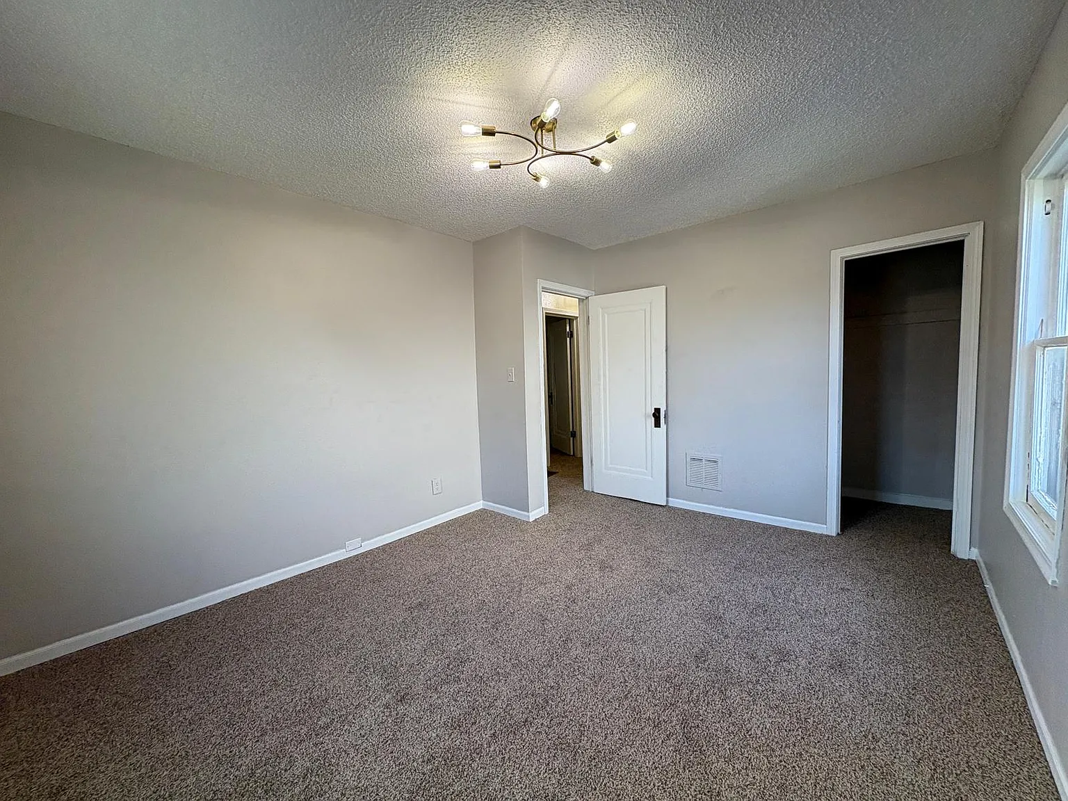 3 bed, 1297 sqft, $1,250 — Photo 4
