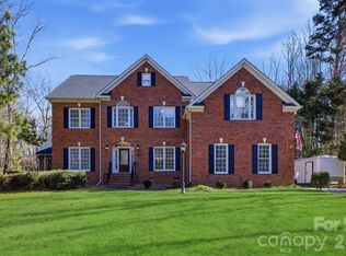 4425 Glen Oaks Dr, Matthews, NC 28104