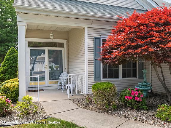 3rd image of 26 Silverspring Dr