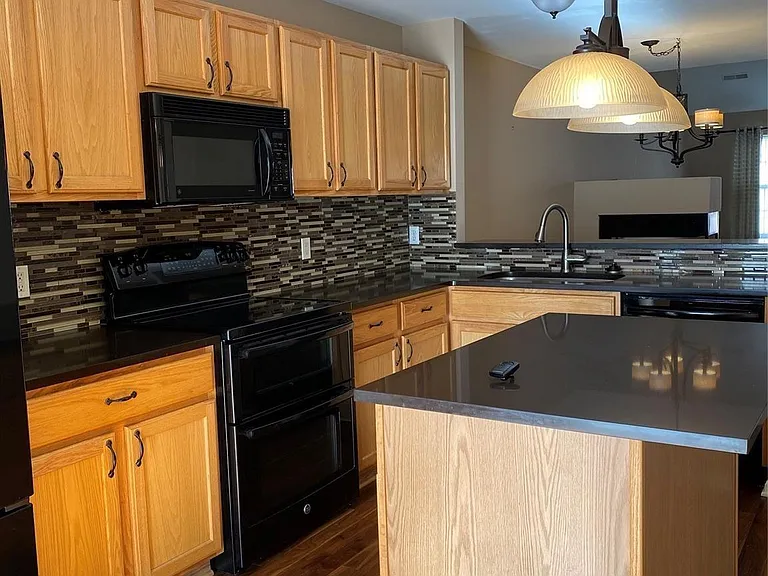 1394 Ashford Ct — Photo 8
