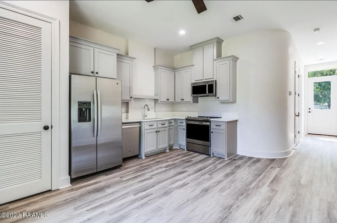 114 S Jefferson St — Photo 2