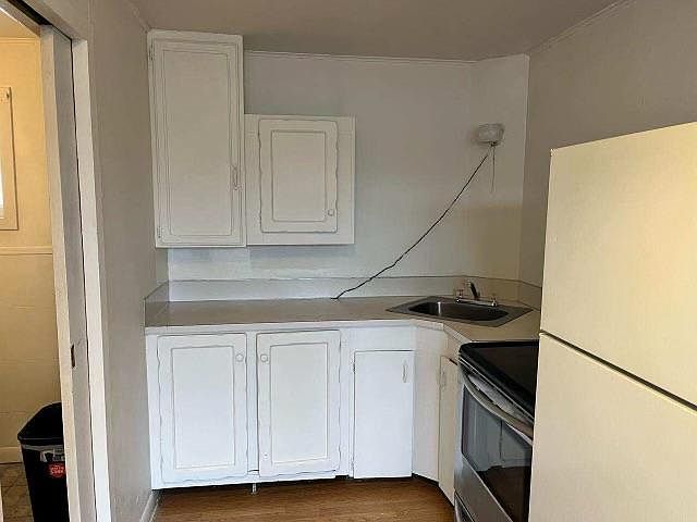 2nd image of 2320 Simpson Ave #5