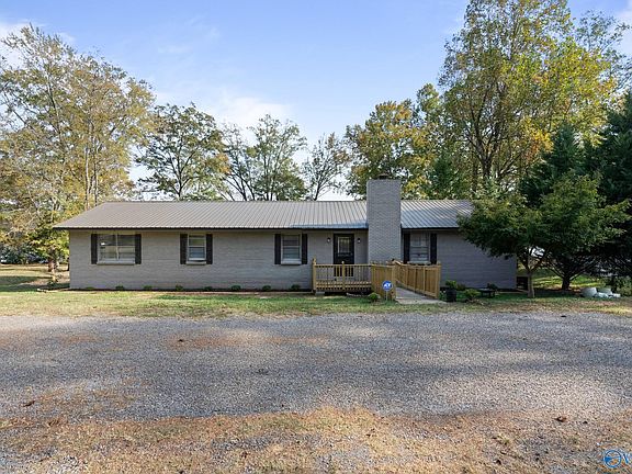 3rd image of 367 River Dr