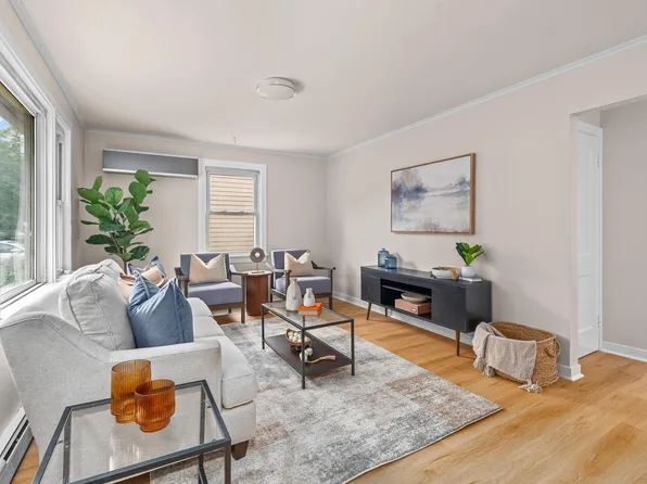 4017 Xenia Ave N, Robbinsdale, MN 55422