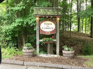 229 Bacon Pond Rd APT 254, Woodbury, CT 06798
