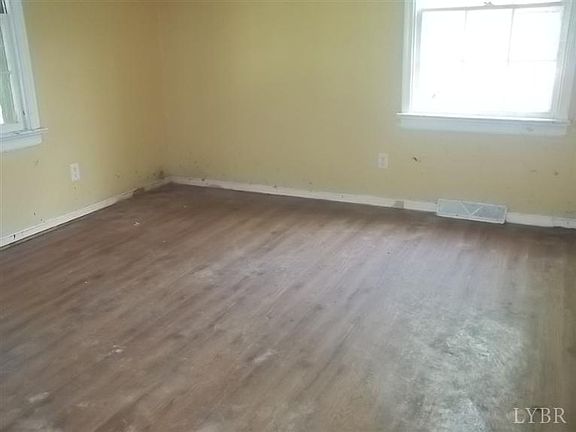 5th image of 1108 Ashley Dr