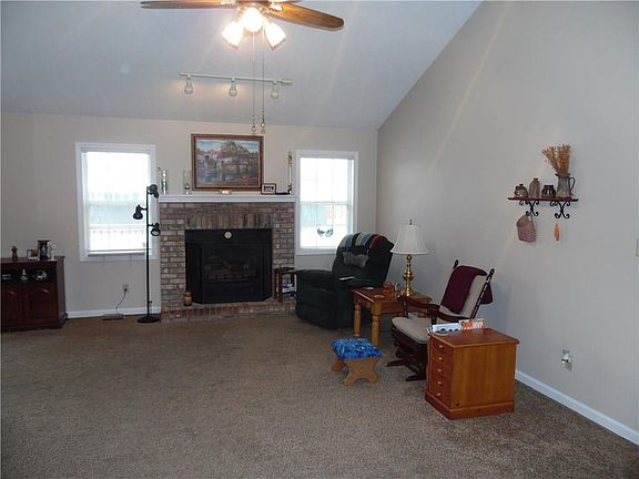 2nd image of 1104 Fallway Ct