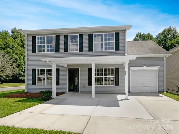 1126 Rolette Ct, Charlotte, NC 28216