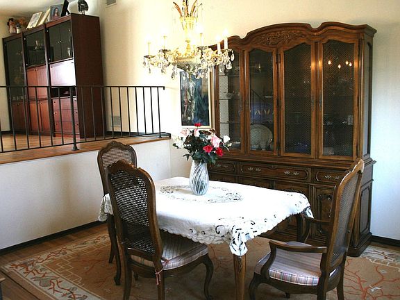 FORMAL DININGROOM