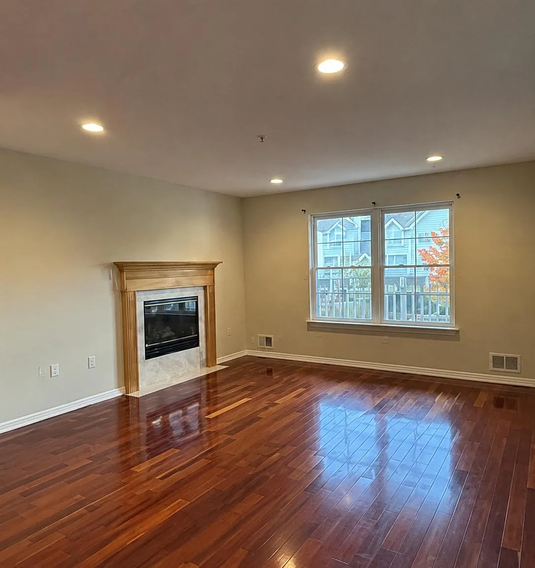 3 bed, 2.5 bath, 1587 sqft, $3,300 — Photo 4