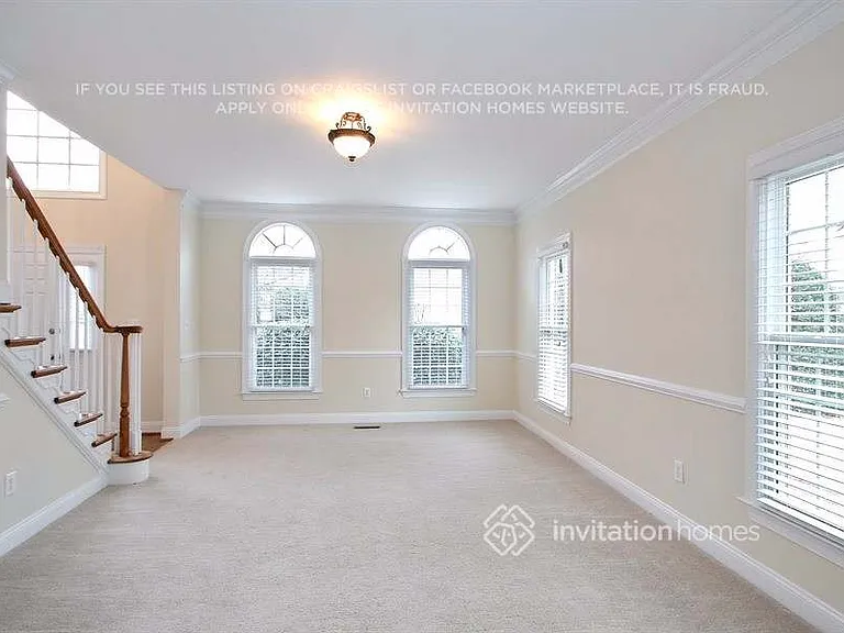 5633 Legacy Cir — Photo 3