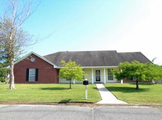 6621 Oakbrook Dr, Ocean Springs, MS 39564