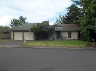 1674 SE Queenborough St, McMinnville, OR