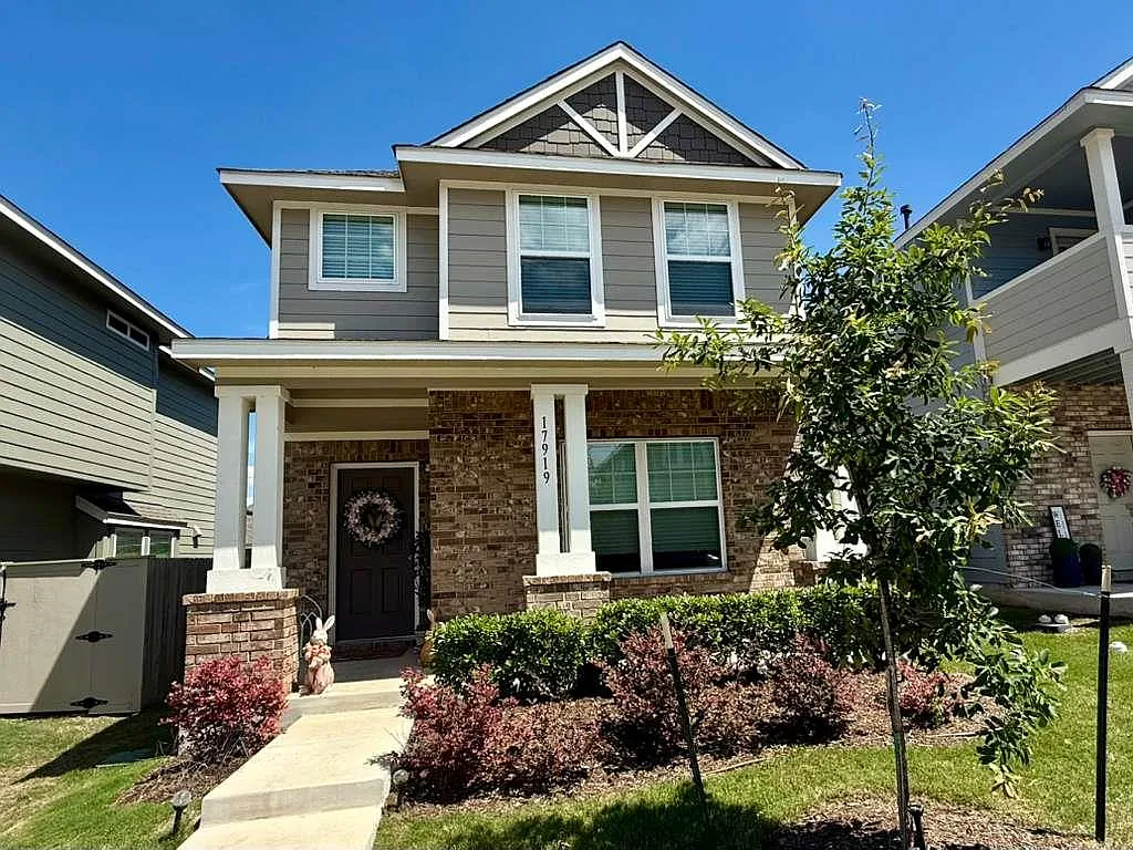 3 bed, 2.5 bath, 1306 sqft, $2,200 — Photo 1