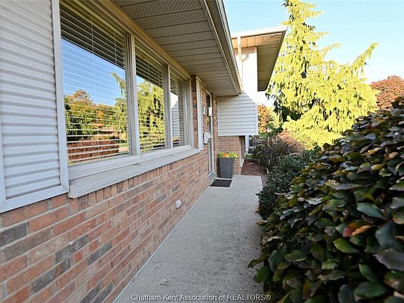 3rd image of 59 Oak St