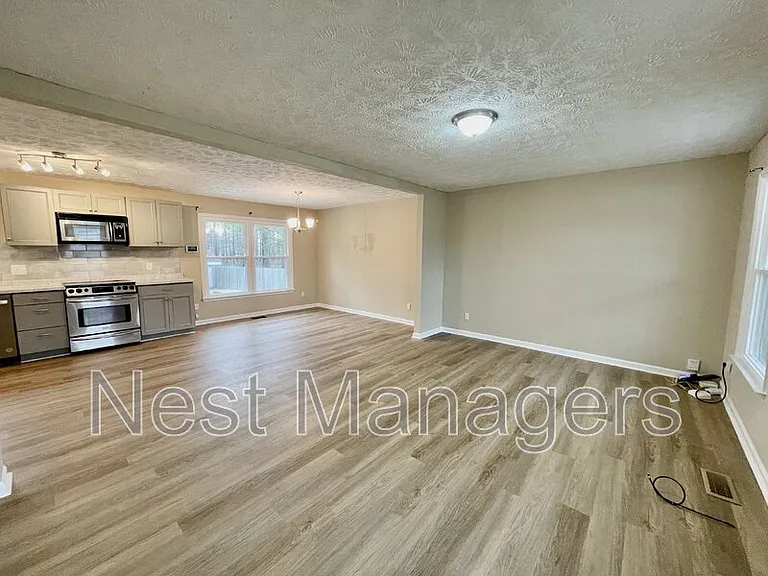 623 Daharan Dr — Photo 19
