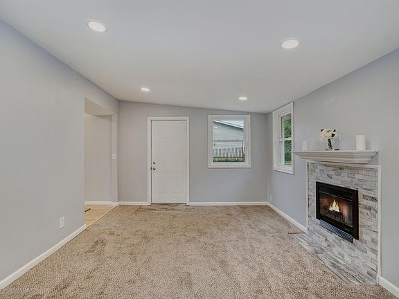 3rd image of 8639 Moon Lake Dr