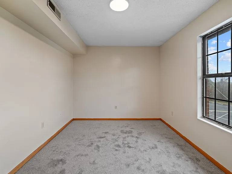Blueberry Hill Apartments — Photo 28