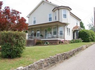 539 Broadway St, Irvine, KY 40336