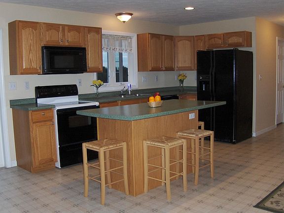 2nd image of 122 Macintosh Ln