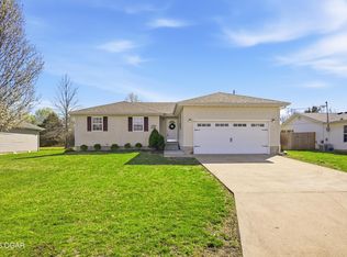 1210 Bobwhite Ln, Carl Junction, MO 64834