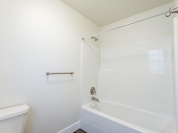 3rd image of 825 NW 21st St