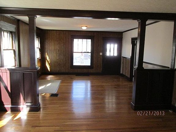 3rd image of 504 NE Cedar Ave