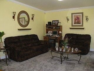4th image of 131 W Hemlock Ave