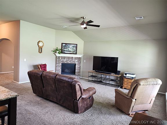 4th image of 17519 E 45th Pl