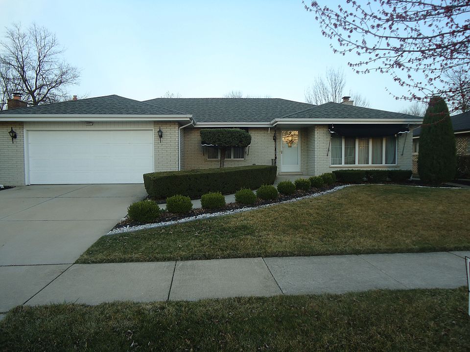 1st image of 15557 Catalina Ct