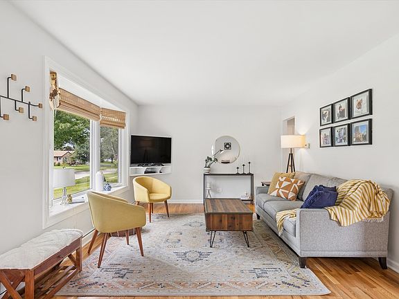 4th image of 3600 Pheasant Dr