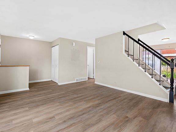 4th image of 8929 Robin Dr APT D