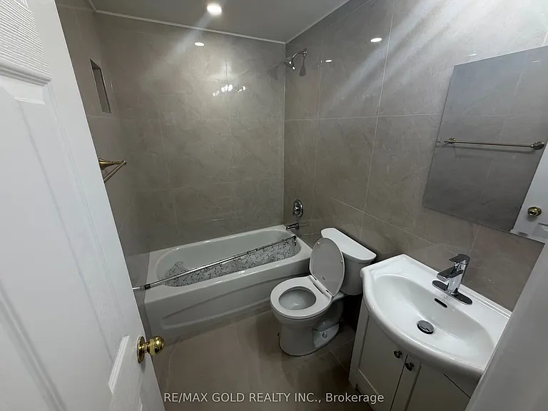 150 Kenwood Ave #B — Photo 11