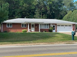 1175 W 32nd St, Dubuque, IA 52001