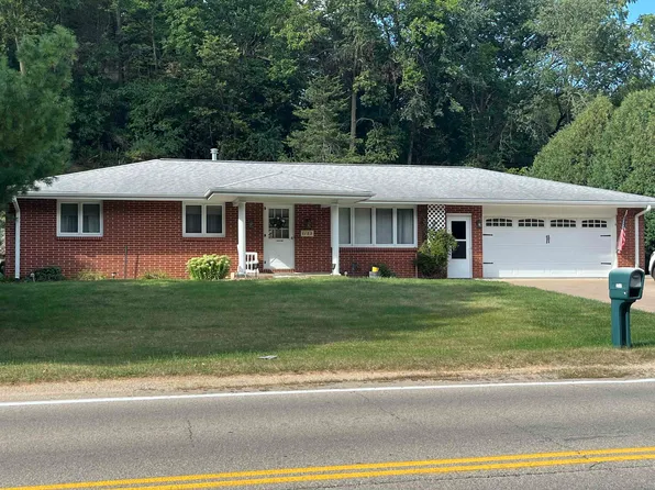 1175 W 32nd St, Dubuque, IA 52001