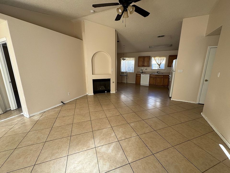 1st image of 323 Calle Amarillo SW