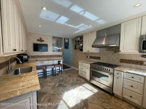 9 Bridgewaters Drive #9, Oceanport, NJ 07757