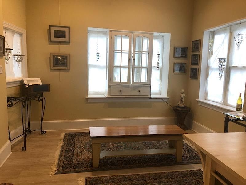 2nd image of 660C Washington St #8