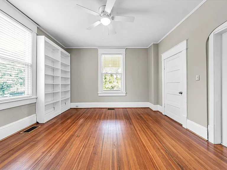2410 Broadway Ave #B — Photo 7