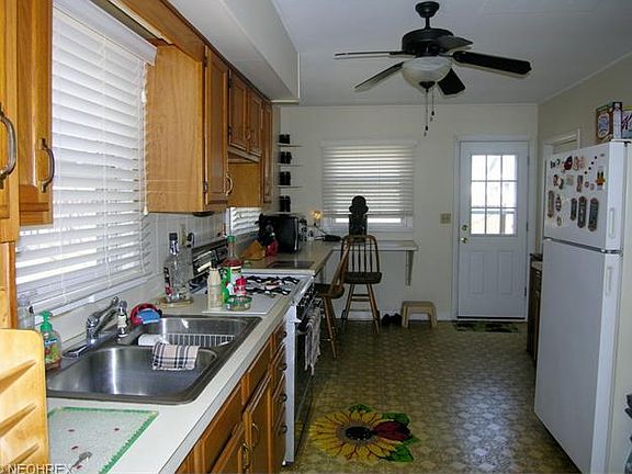 2nd image of 38291 Lake Shore Blvd